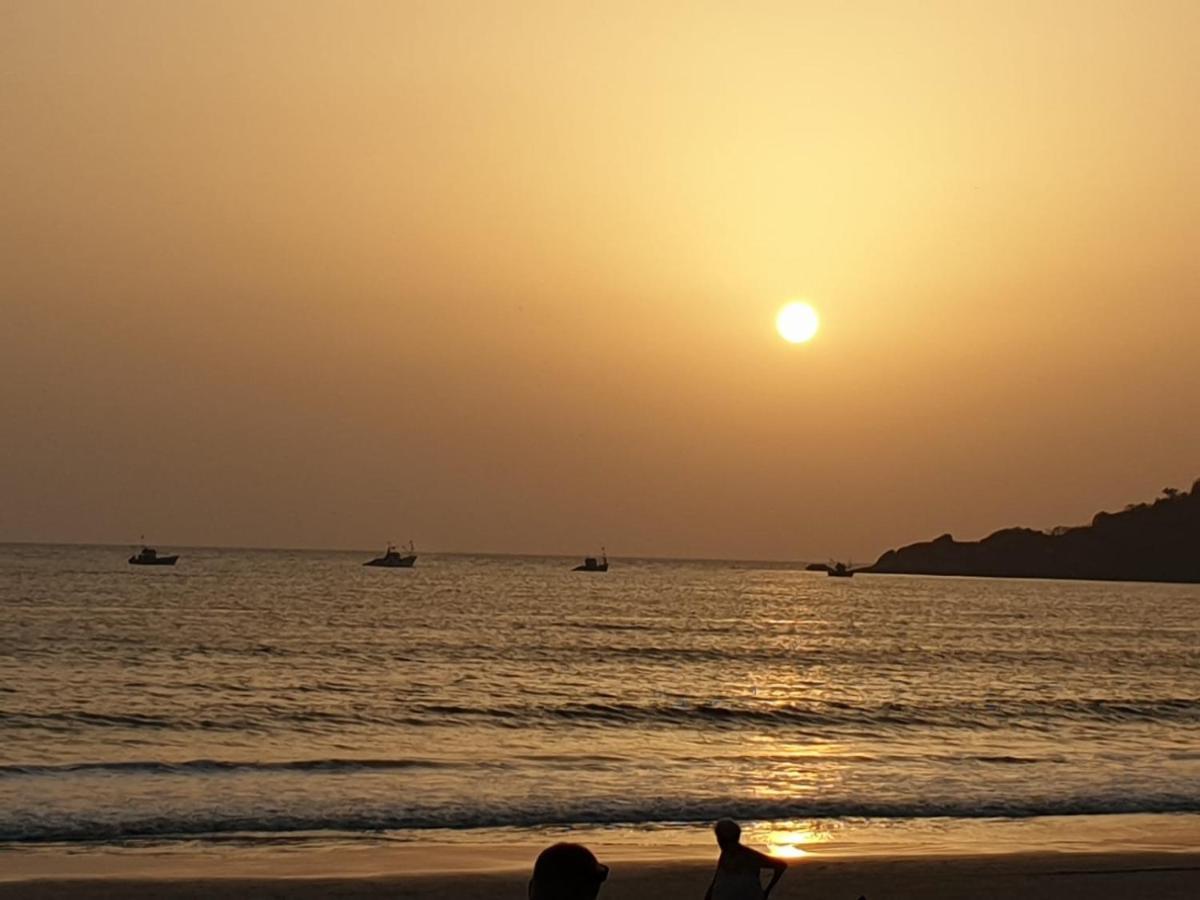Royal Touch Beach Huts 帕罗林 外观 照片