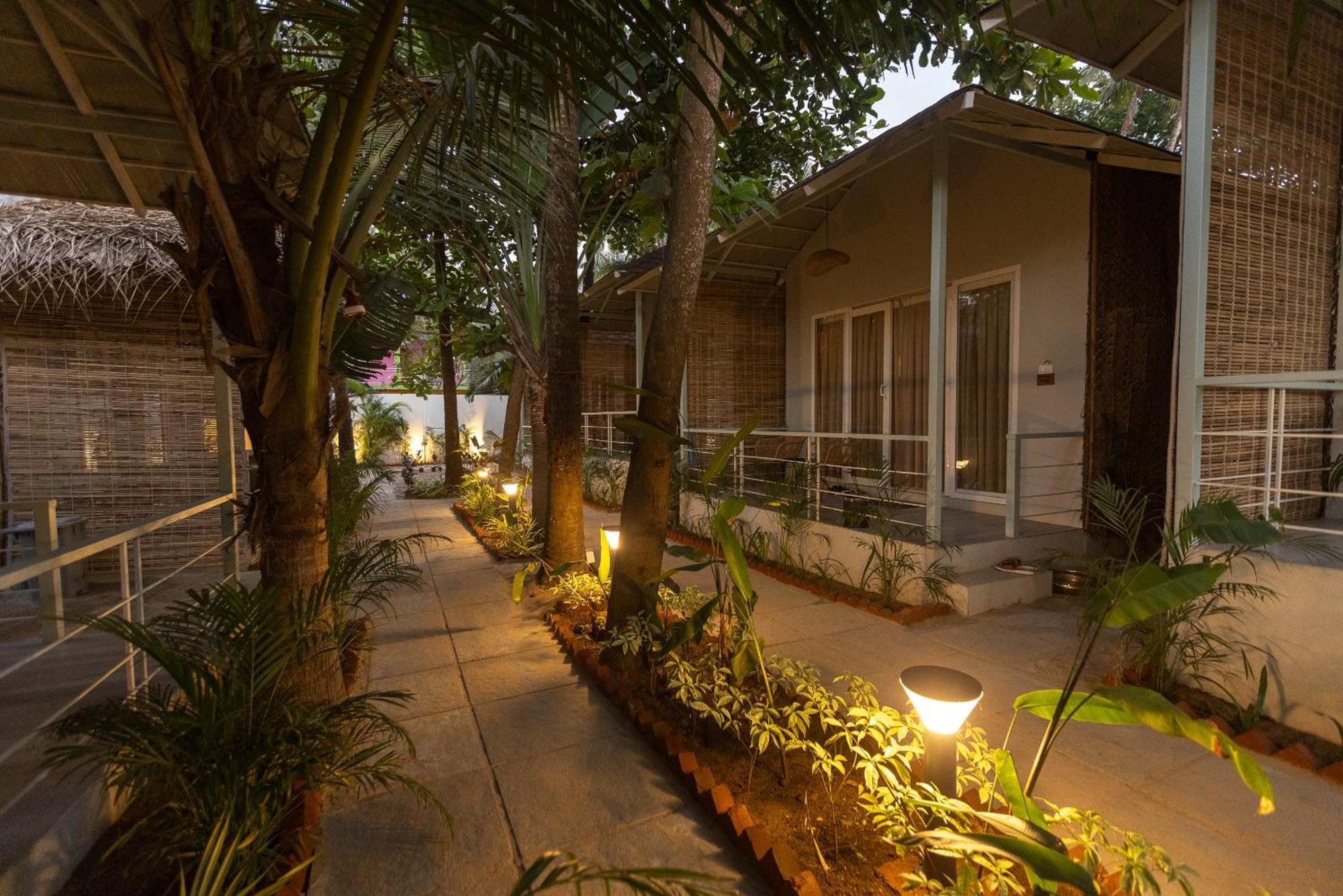 Royal Touch Beach Huts 帕罗林 外观 照片