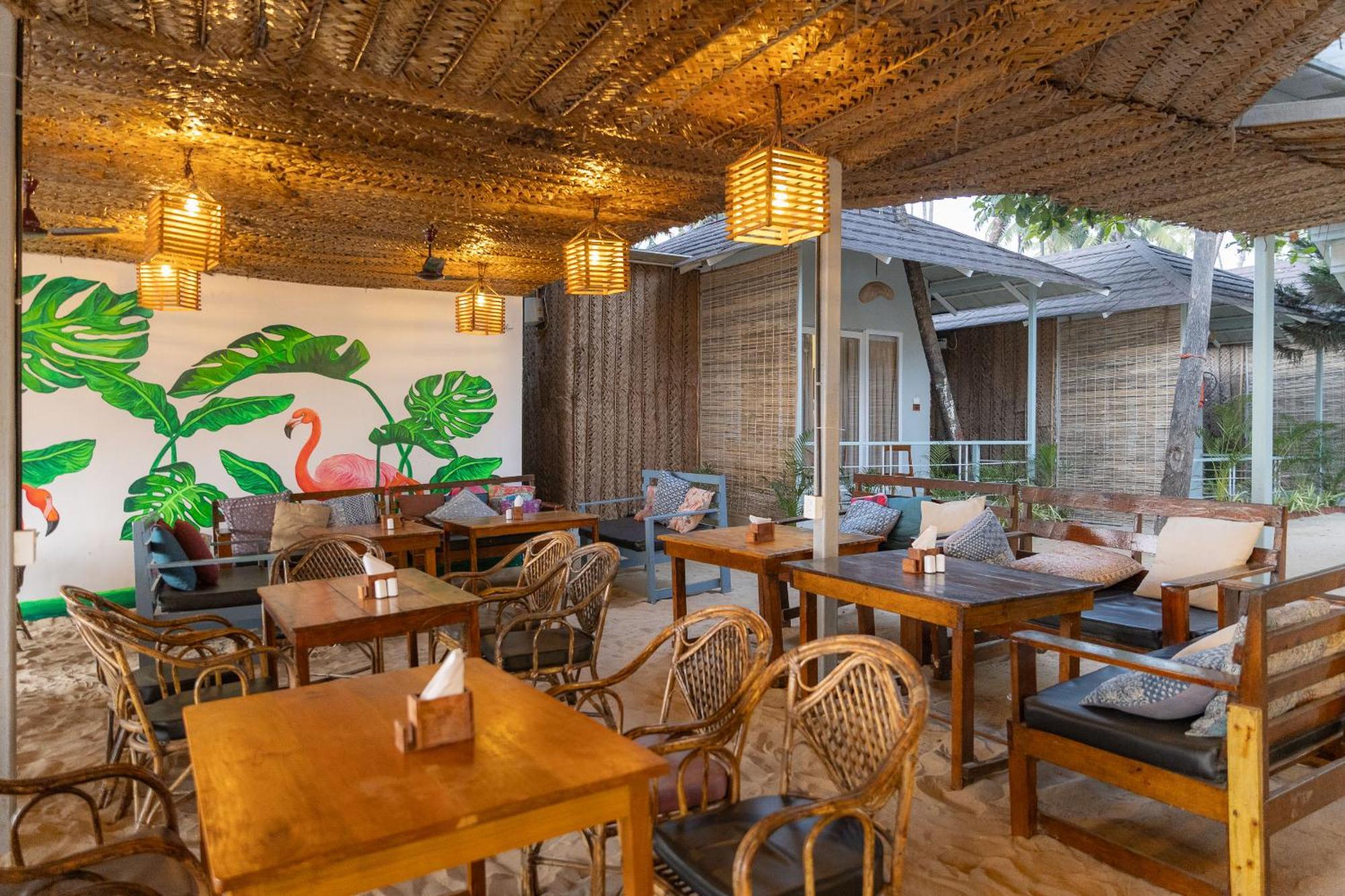 Royal Touch Beach Huts 帕罗林 外观 照片