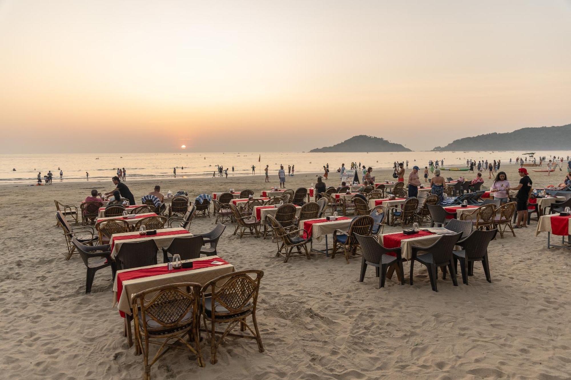 Royal Touch Beach Huts 帕罗林 外观 照片